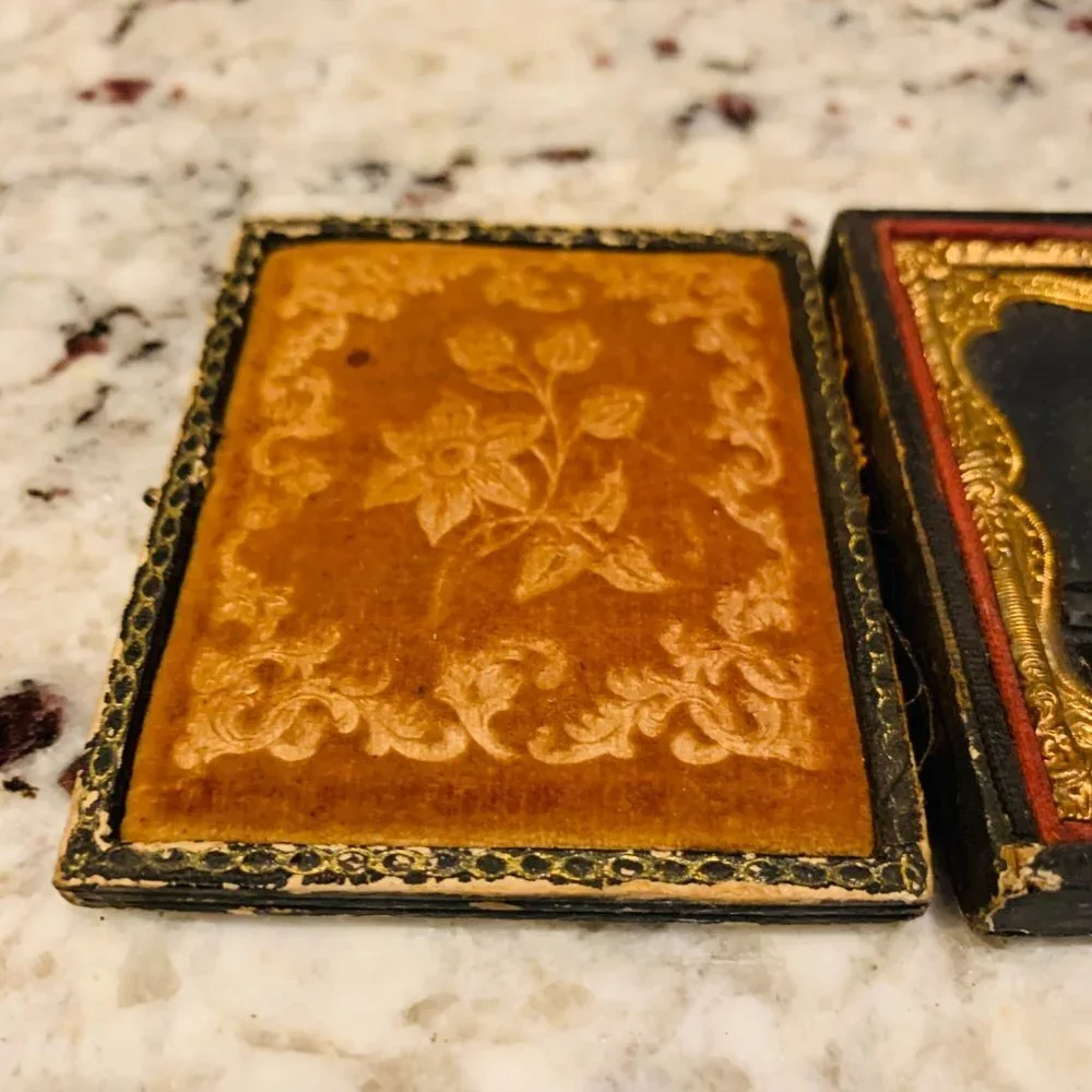 1/6th Plate Ambrotype Daguerreotype Of A Young Girl Women In A Full Case